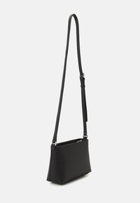 Calvin Klein MUST   - Axelremsväska - black