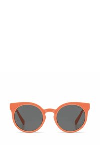 Lunettes de soleil en plastique orange avec des verres ronds, teintés de gris et à monture épaisse. Bras d'écartement larges notables avec une finition de surface lisse.