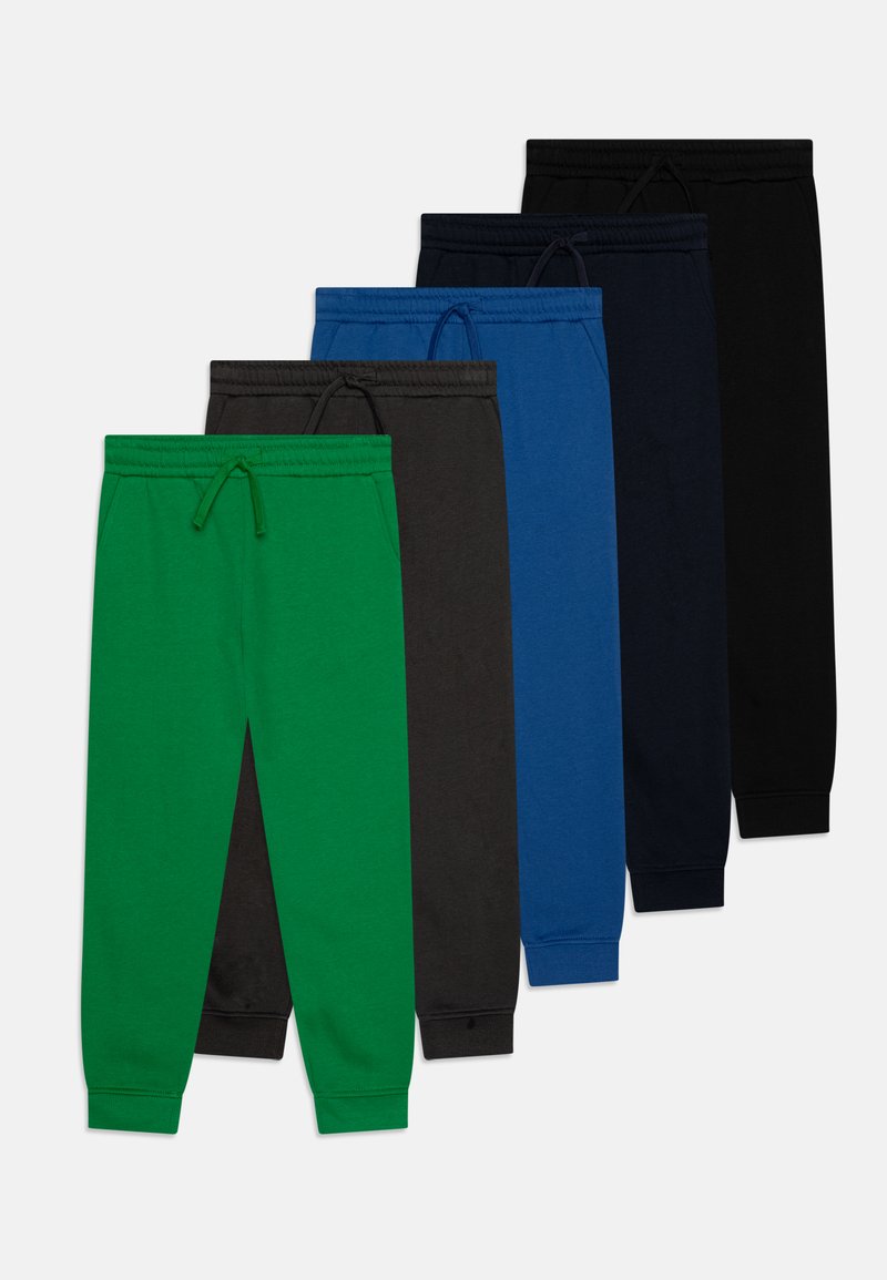 Fem par med joggebukser i grønn, svart, grå, blå og svart; laget av mykt stoff med elastiske midjebånd og mansjetter.