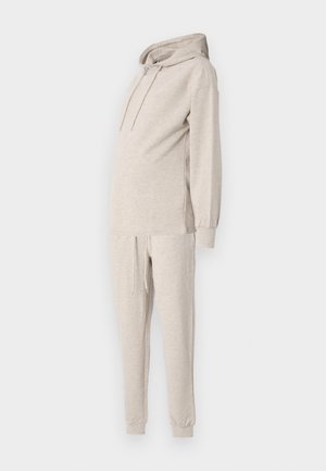 Beige zwangerschapshoodie en joggingbroek set gemaakt van zachte stof, met een ruime pasvorm, capuchon, trekkoord in de taille en ribgebreide cuffs.