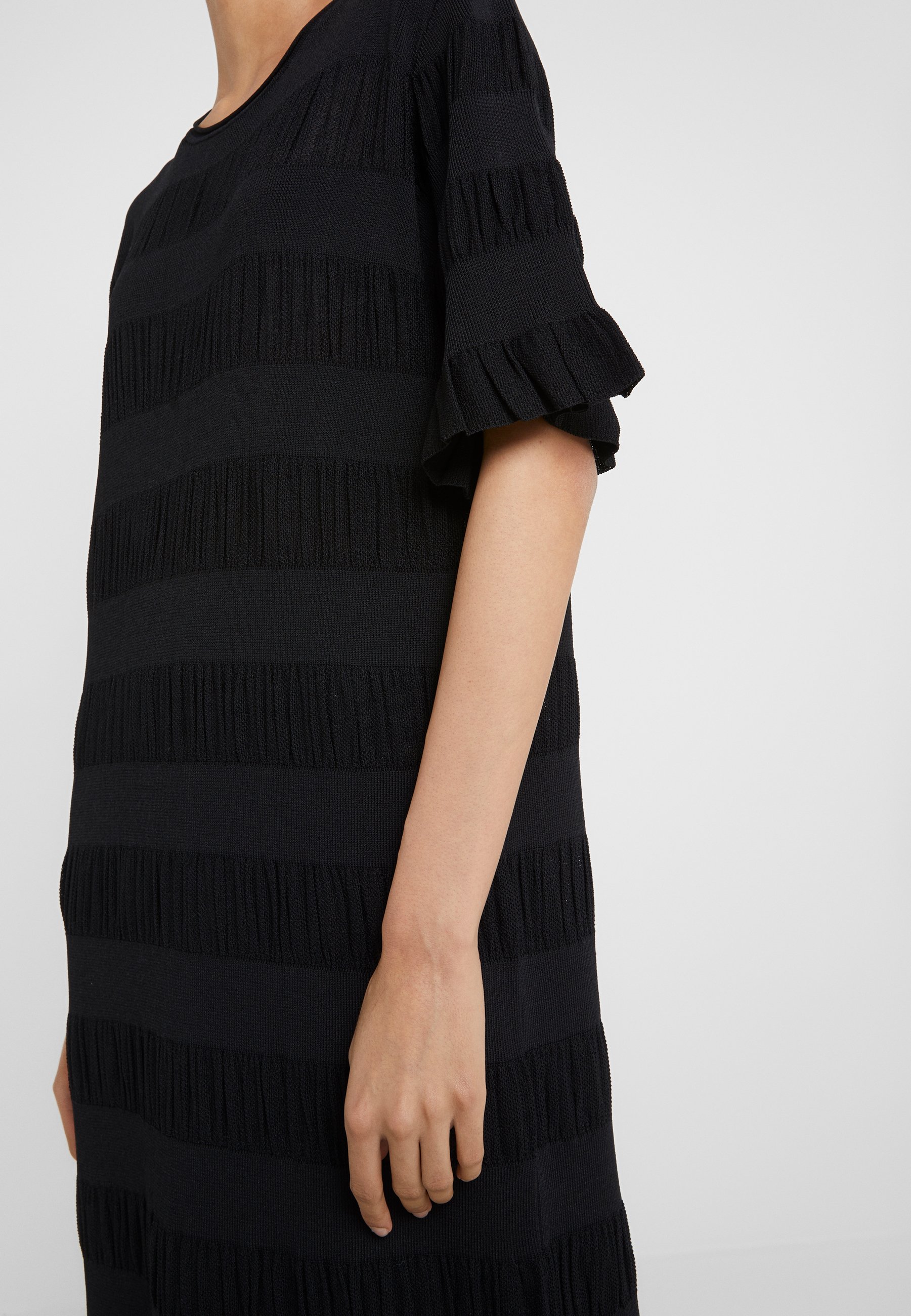 By Malene Birger HELOSIS Stickad klänning black Zalando.se By Malene Birger HELOSIS Stickad klänning soft white