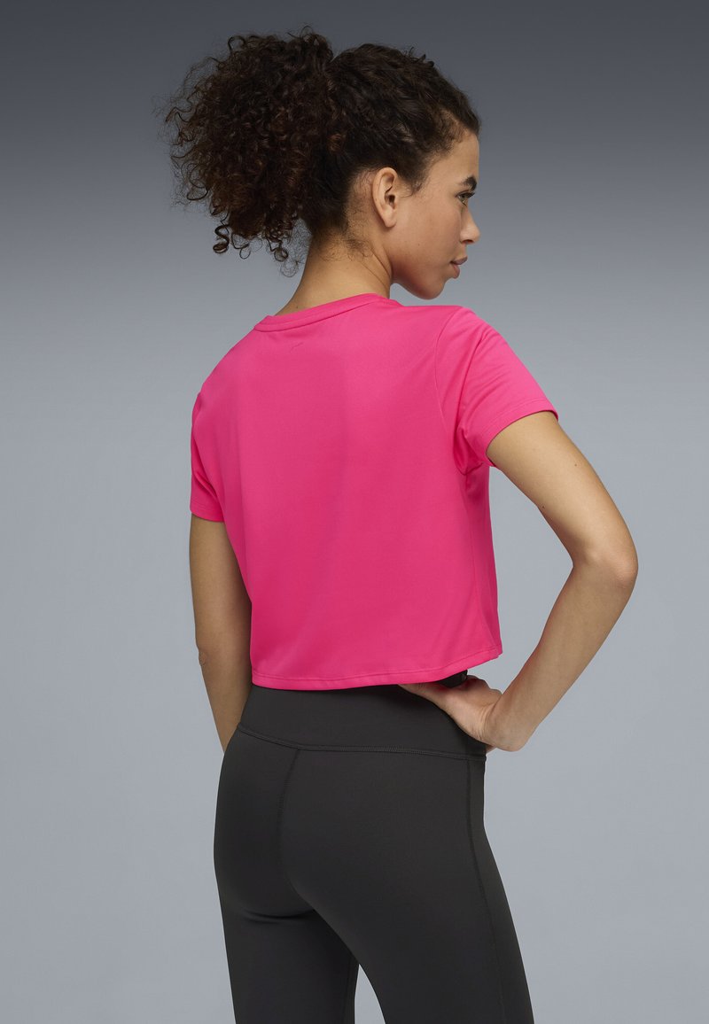 Puma TAD ESSENTIALS KURZES FIGURBETONTES - Triko s potiskem - glowing pink- white
