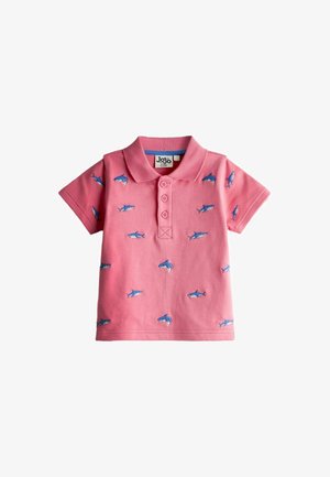 Roze polo met korte mouwen voor peuters met blauwe haaienpatronen en drie knopen op de voorbies.