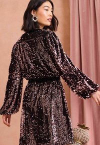 Love & Roses REGULAR FIT - SEQUIN WRAP - Juhlamekko - pink
