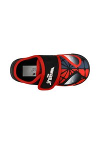 Pantofole a tema Spider-Man in nero, rosso e blu. Presentano una fascia in velcro, una parte superiore in tessuto con motivo a ragnatela e una suola imbottita.