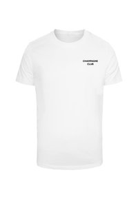 Camiseta de algodón blanca con mangas cortas, que presenta el texto negro "CHAMPAGNE CLUB" en la parte izquierda del pecho. Cuello redondo clásico.
