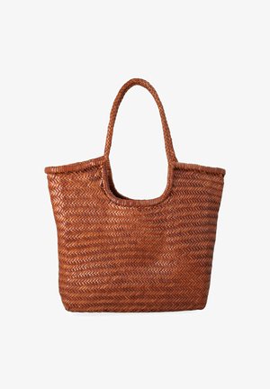 Borsa tote in pelle intrecciata marrone con manici intrecciati e ampia apertura superiore.