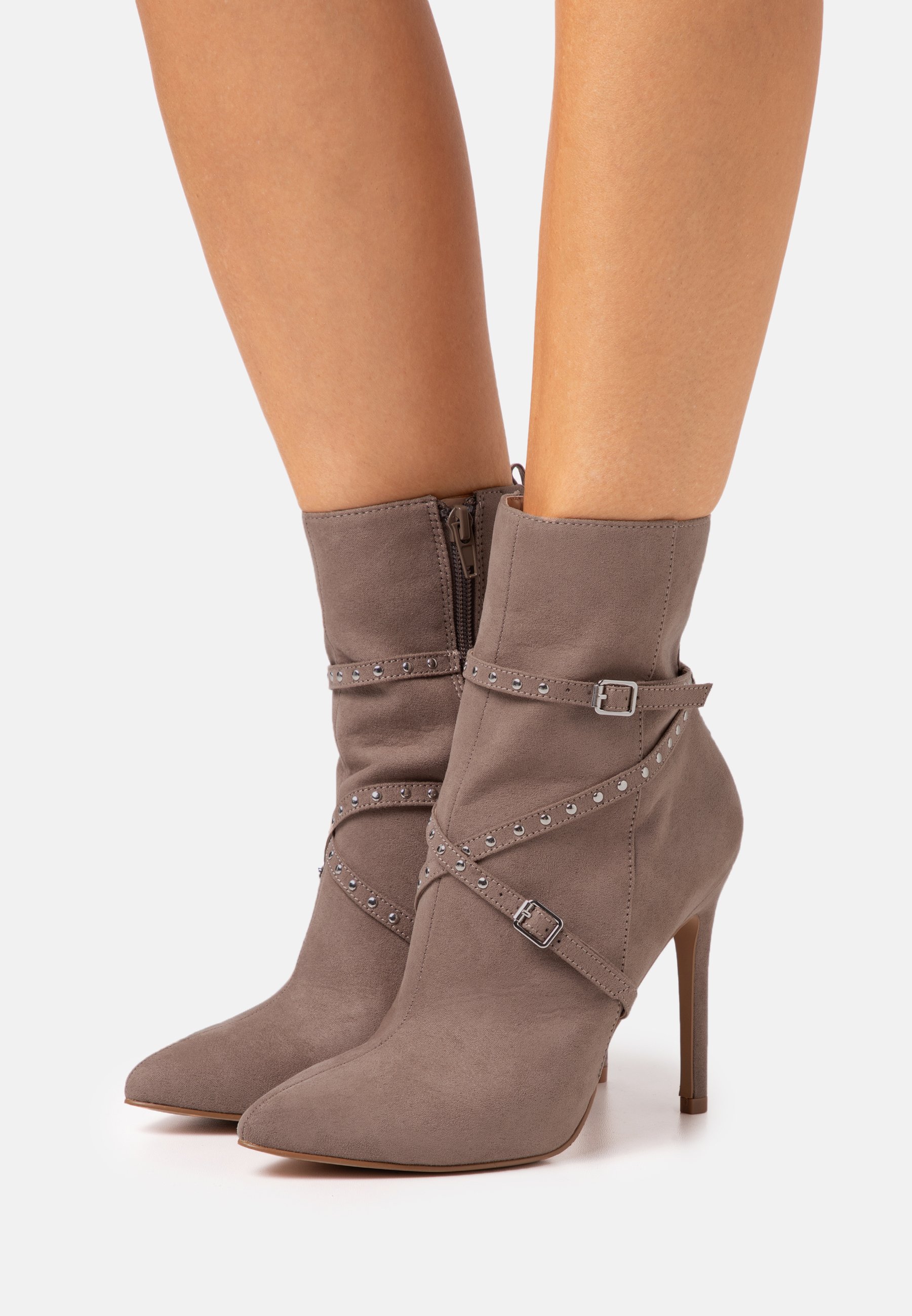 Enkellaarsjes met hoge hak taupe Enkellaarsjes met hoge hak taupe
