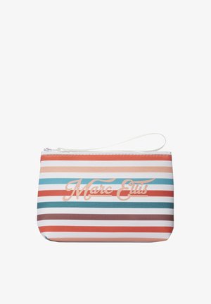 Kleine polstasje met horizontale strepen in oranje, wit, blauw en bruin, met de tekst "Marc Elus" in cursief op de voorkant.