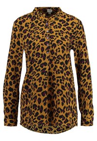 Camicia a maniche lunghe in tessuto color oro-bruno con stampa leopardata nera e viola, abbottonatura e orlo arrotondato.