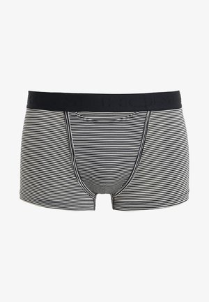 Schwarz-weiße gestreifte Boxer-Briefs mit einem einfarbigen schwarzen Bund, der erhabene Buchstaben aufweist. Weicher Stoff und enganliegendes Design mit einer Öffnung vorne.