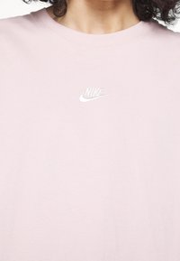 Nike Sportswear T-shirt - bas - pink