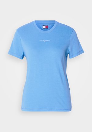 Heledad sinine puuvillane T-särk, millel on ümara kaelusega, lühikesed varrukad ja väike valge "TOMMY JEANS" logo rinnal. Sile tekstuur.