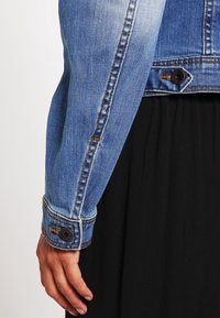 United Colors of Benetton Džínová bunda - blue denim