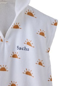 White hooded towel with terry texture, featuring a repeated orange sun pattern and the name "Sacha" embroidered in blue.