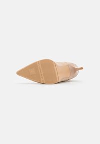 Laura Biagiotti Stivaletti con tacco - off-white