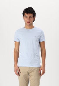 Tommy Hilfiger - STRETCH SLIM FIT TEE - Basic póló - breezy blue Miniatűr kép 1