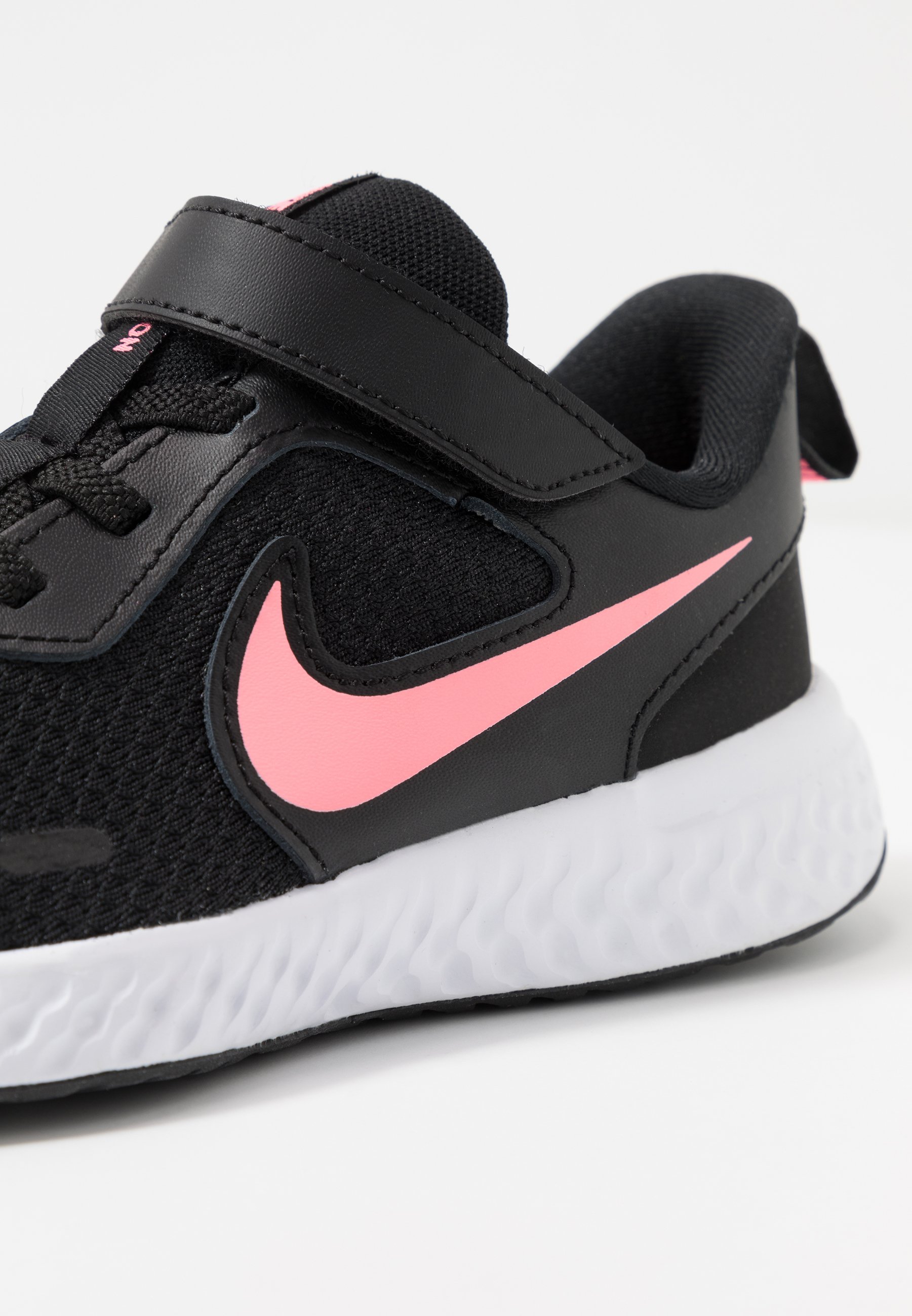 nike performance neutral