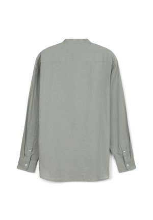 Chemise à manches longues gris clair, dotée d'un col, de poignets à boutons et d'une texture lisse. Vue de dos mettant en valeur des lignes épurées sans ornements.