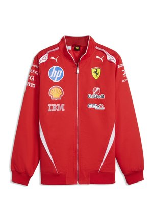 Czerwona sportowa kurtka Ferrari z logo Puma, zamkiem błyskawicznym z przodu oraz logotypami sponsorów, w tym HP, Shell, IBM, UniCredit i Ceva Logistics.