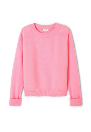 Rosa, mjuk tröja med rundad halsringning, ribbade ärmslut och fåll. Texturen ser fluffig ut, och designen är enkel och klassisk.