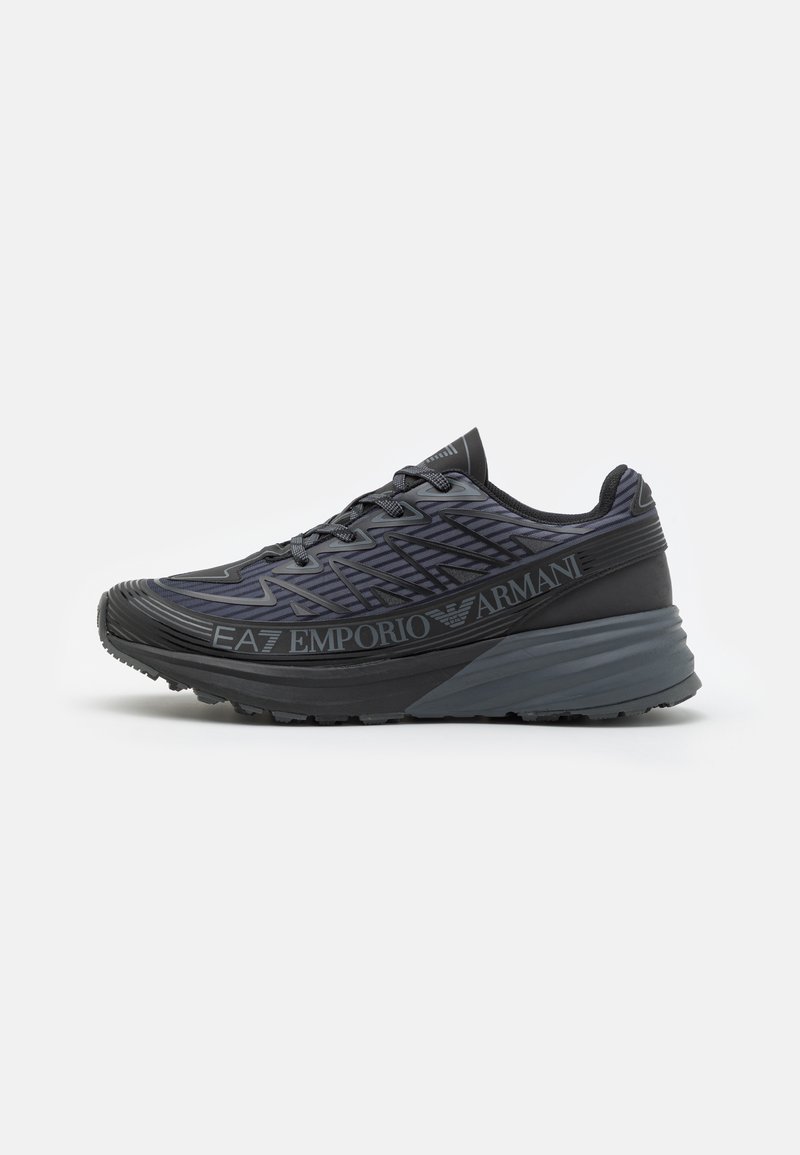EA7 Emporio Armani CRUSHER DISTANCE TRAIL UNISEX - Trainers - triple black