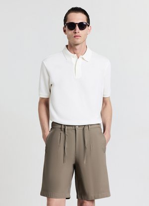 Calliope Short - verde militare chiaro