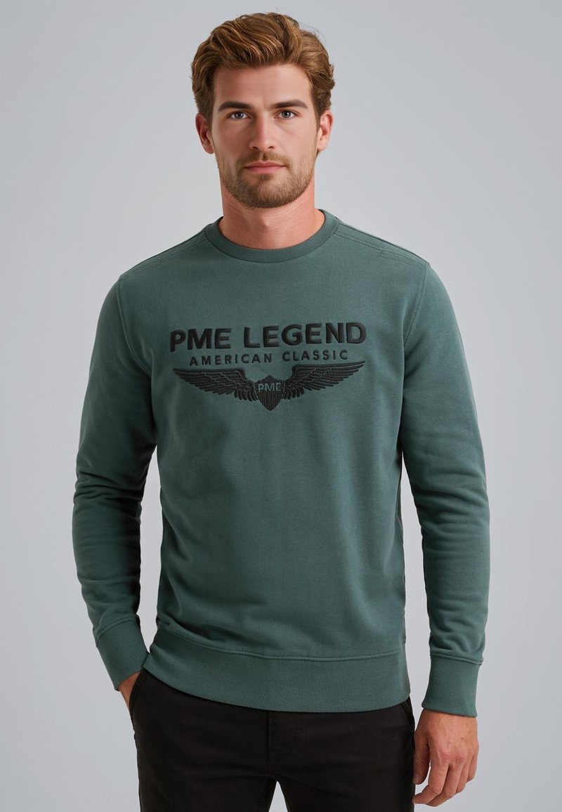 Grøn bomulds sweatshirt med teksten "PME LEGEND AMERICAN CLASSIC" og vinge grafik. Har en rund halsudskæring og ribbede manchetter.