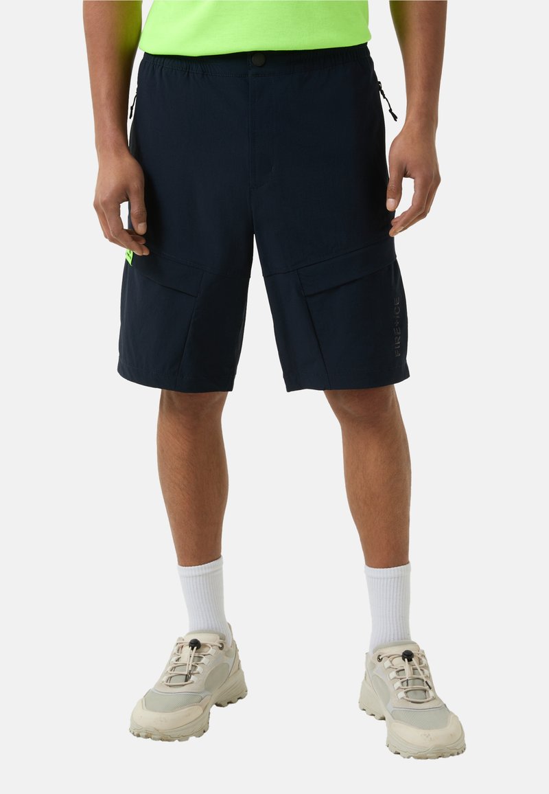 Marineblå cargo shorts med snor i taljen, to frontlommer og et broderet logo. Stoffet ser let og slidstærkt ud.