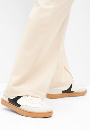 bonprix Baskets basses - white