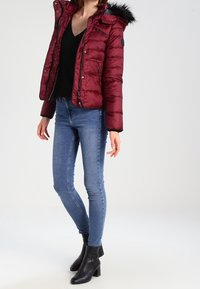 Vero Moda Piumino - dark red