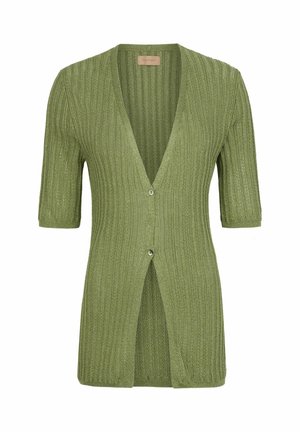 Grøn ribstrikket cardigan med korte ærmer, dyb V-hals og to forreste knapper, lavet af let, åndbart stof.