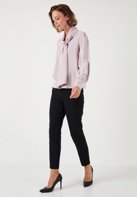 LELA REGULAR FIT - Button-down blouse - powder pink