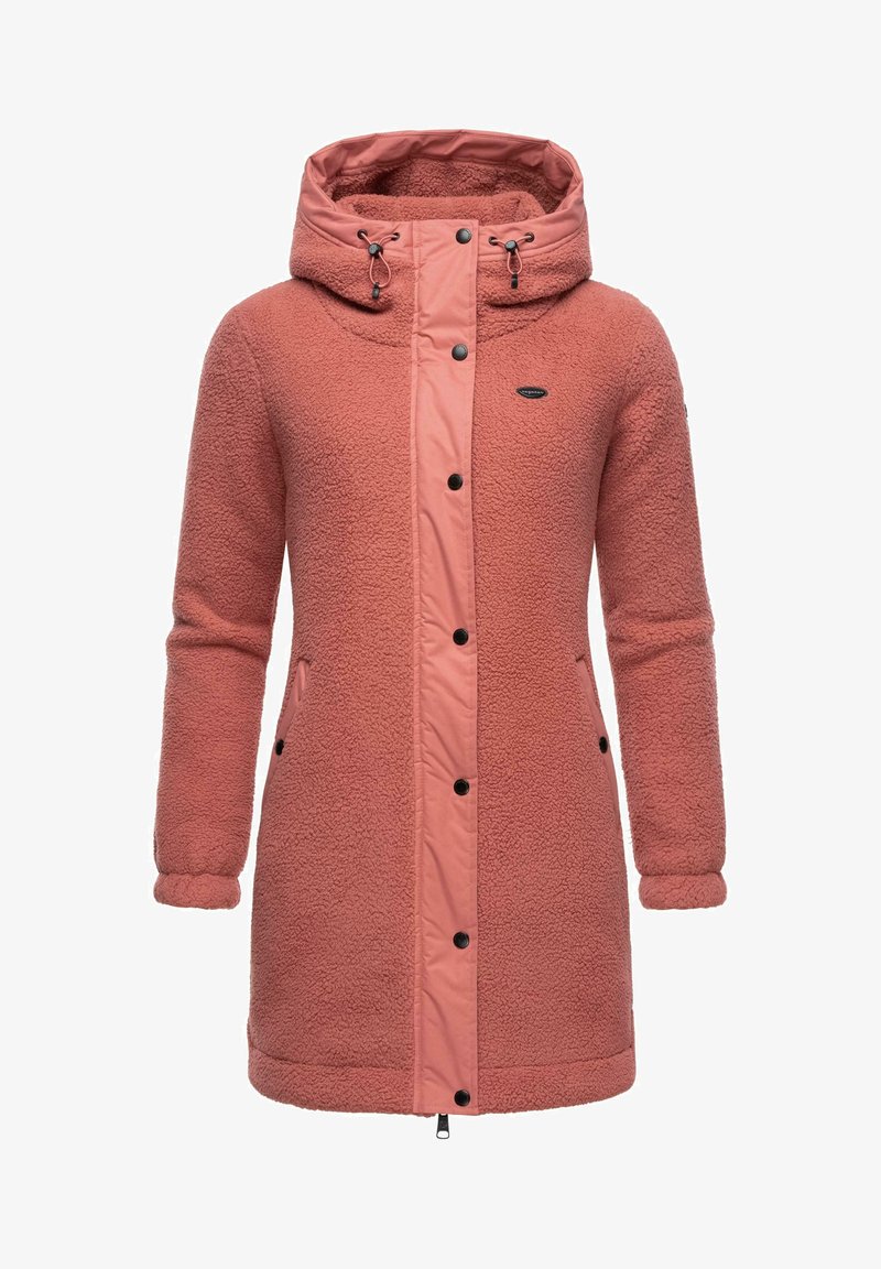 Mīksts korallkrāsas mētelis ar noņemamu kapuci, kontrastējošs gluds priekšējais panelis, melni pogas un sānu kabatas. Tekstūrēta auduma.