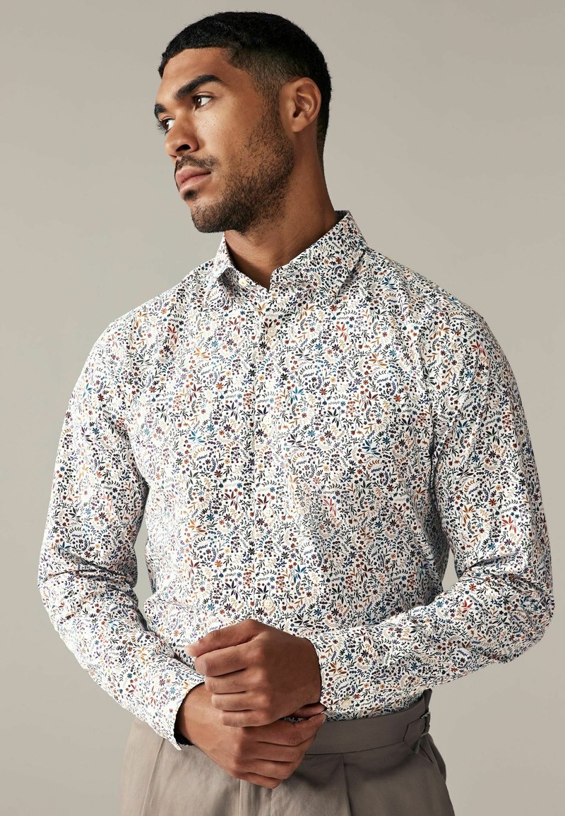 Next REGULAR FIT biały