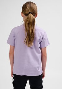 Hummel TRES  S/S - Camiseta estampada - lavender gray