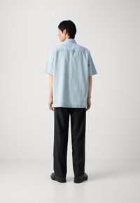 Marc O'Polo DENIM SHORTSLEEVE KENT COLLAR - Πουκάμισο - light blue