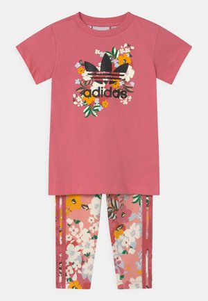 CREW SET HER LONDON ALL OVER PRINT ORIGINALS TRACKSUIT - Legíny - hazy rose/multicolor/black