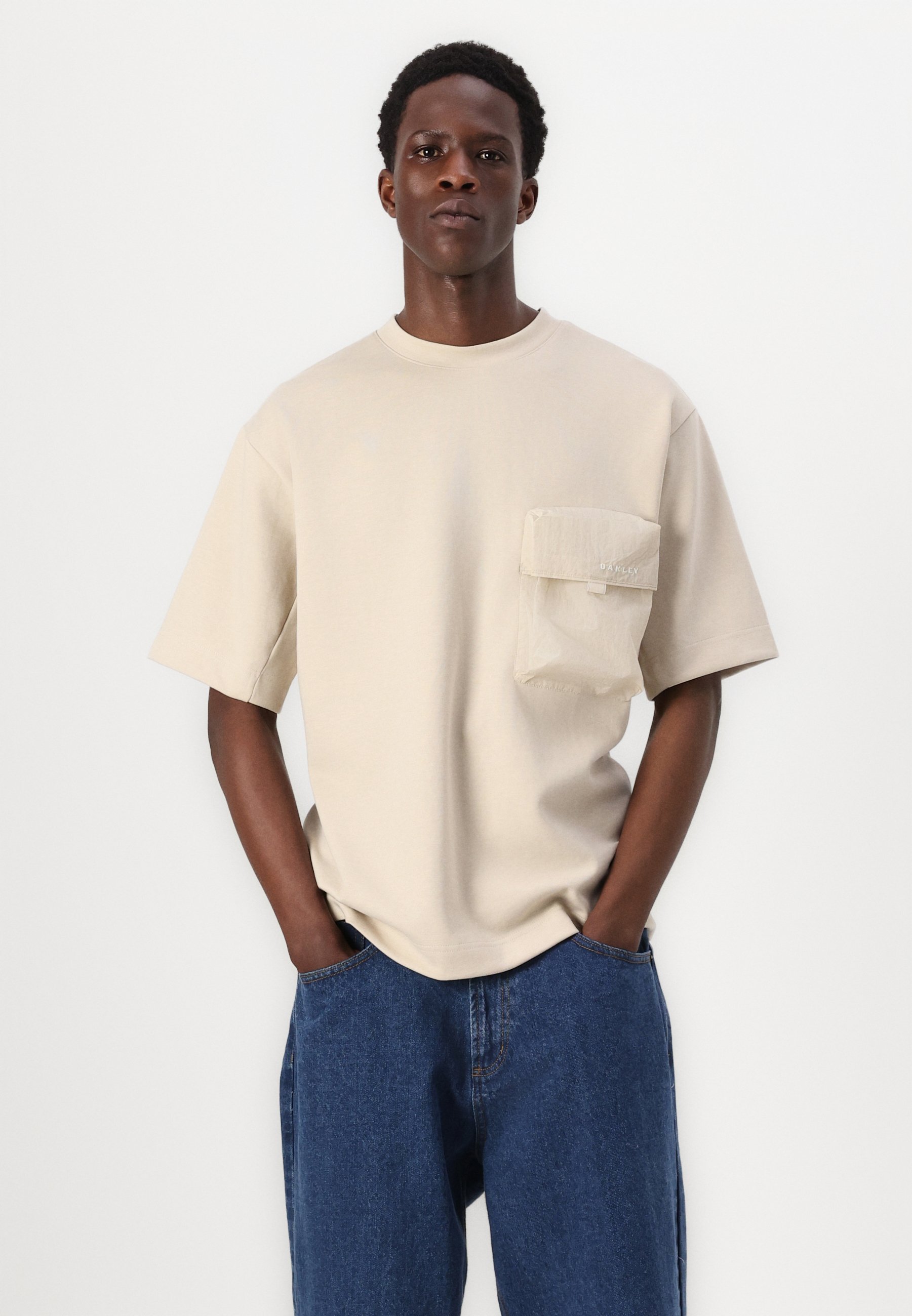 Oakley RESERVE POCKET TEE - Basic T-shirt - mist/beige - Zalando.co.uk