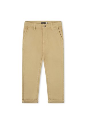 Pantalones chinos beige para niños con bolsillos delanteros, trabillas para cinturón, cierre con botón y bajos doblados, mostrados extendidos sobre un fondo blanco.