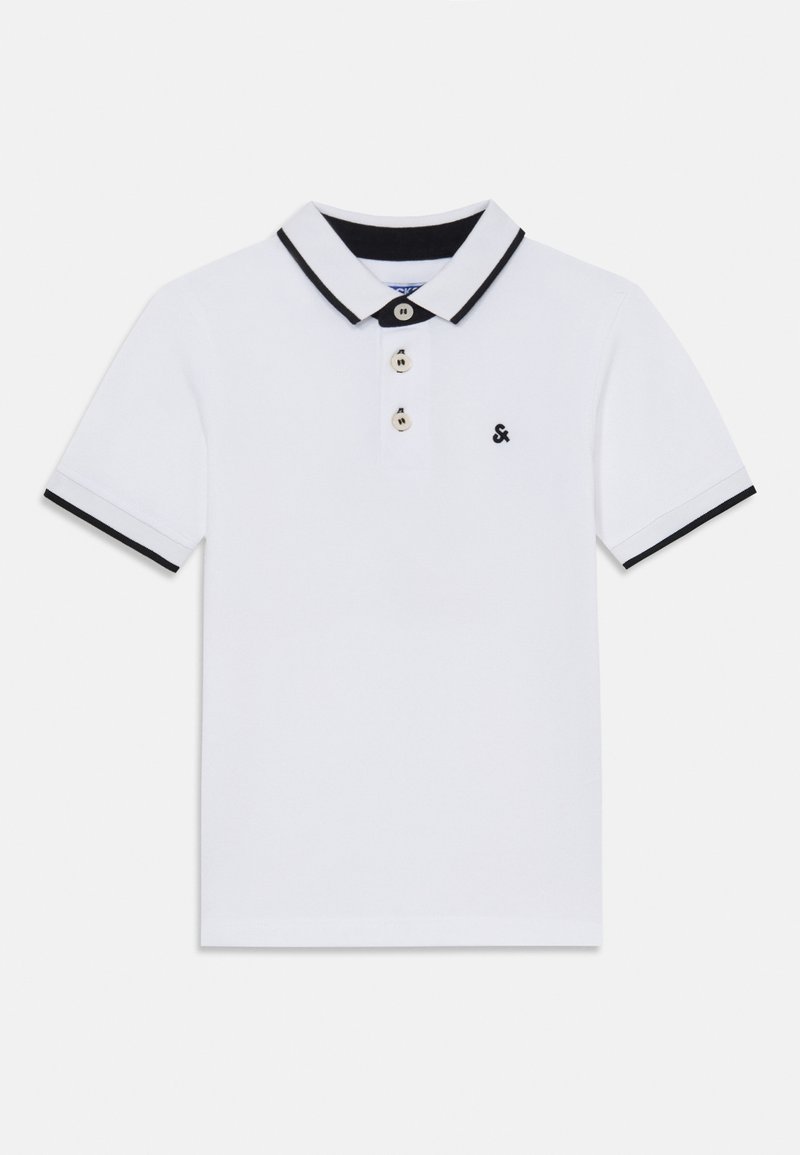 Biele polo tričko vyrobené z bavlny s čiernym lemovaným golierom. Má tri gombíky a malé logo na ľavej hrudi. Krátke rukávy.