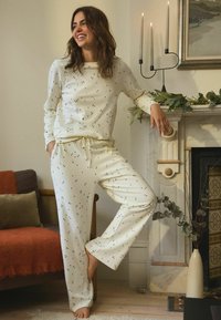 Next HEAVYWEIGHT TALL - REGULAR FIT SET - Pidžaamakomplekt - ecru cream tree