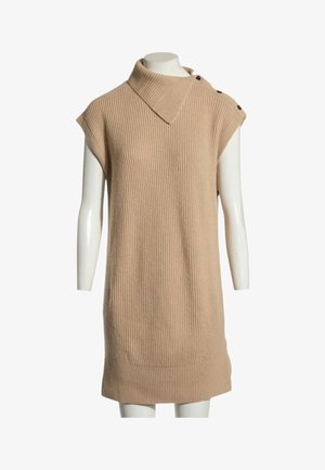 Ärmelloses beiges geripptes Strickkleid mit weitem umgeschlagenem Kragen und Knopfdetails an einer Schulter, präsentiert auf einer weißen Schaufensterpuppe.