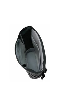 Schwarze Tasche mit runder Form und grauem Innenfutter. Verfügt über mehrere Fächer und eine sichere Reißverschlusstasche. Weicher, strukturierten Stoffaußenbereich.