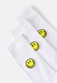 Weekend Offender SMILEY SPORT SOCKS UNISEX 3 PACK - Κάλτσες - white