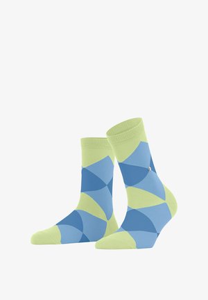 Chaussettes en coton présentant un motif géométrique de formes bleues et vertes claires, avec des bords côtelés et un petit accent métallique sur le côté.