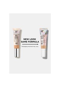 Kaksi CC+ Nude Glow -seerumiputkea vierekkäin, joissa teksti ""New look same formula"" ja huomautus pakkauksen vaihtelusta.