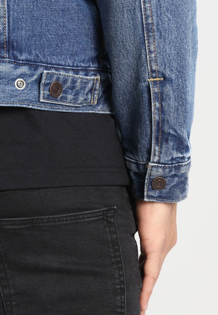 levi's type 3 sherpa trucker needle park