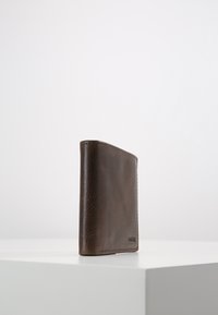 Fossil DERRICK - Portefeuille - dark brown