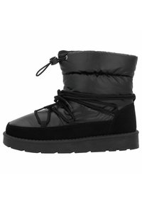 Bota aislante negra con parte superior acolchada, cierre de cordones y suela de goma gruesa; está compuesta de materiales sintéticos suaves y ante texturizado.